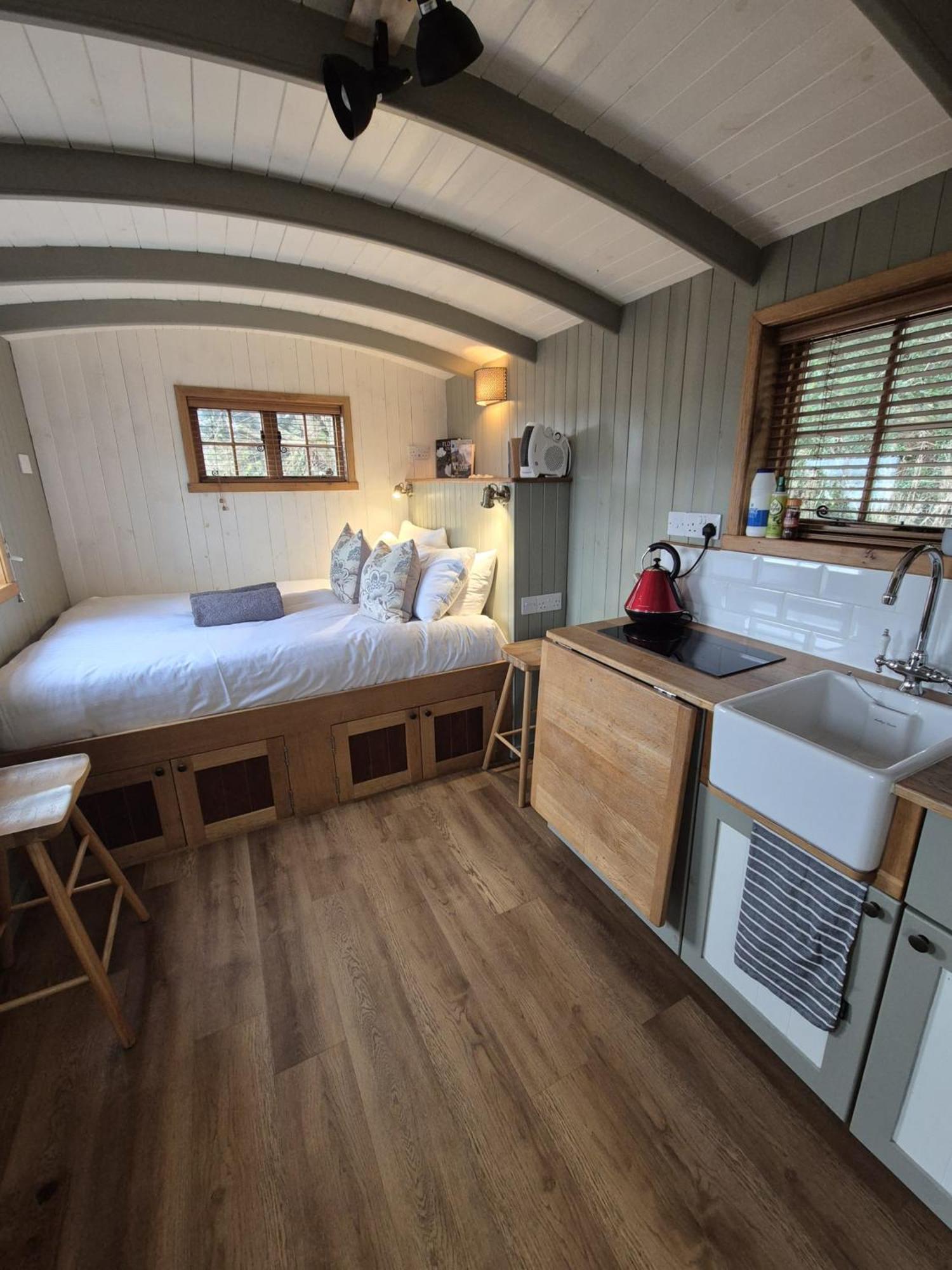 Corry Lodge Estate - Sheperds Huts Or Container Stays With Sea View Broadford (Isle of Skye) Kültér fotó