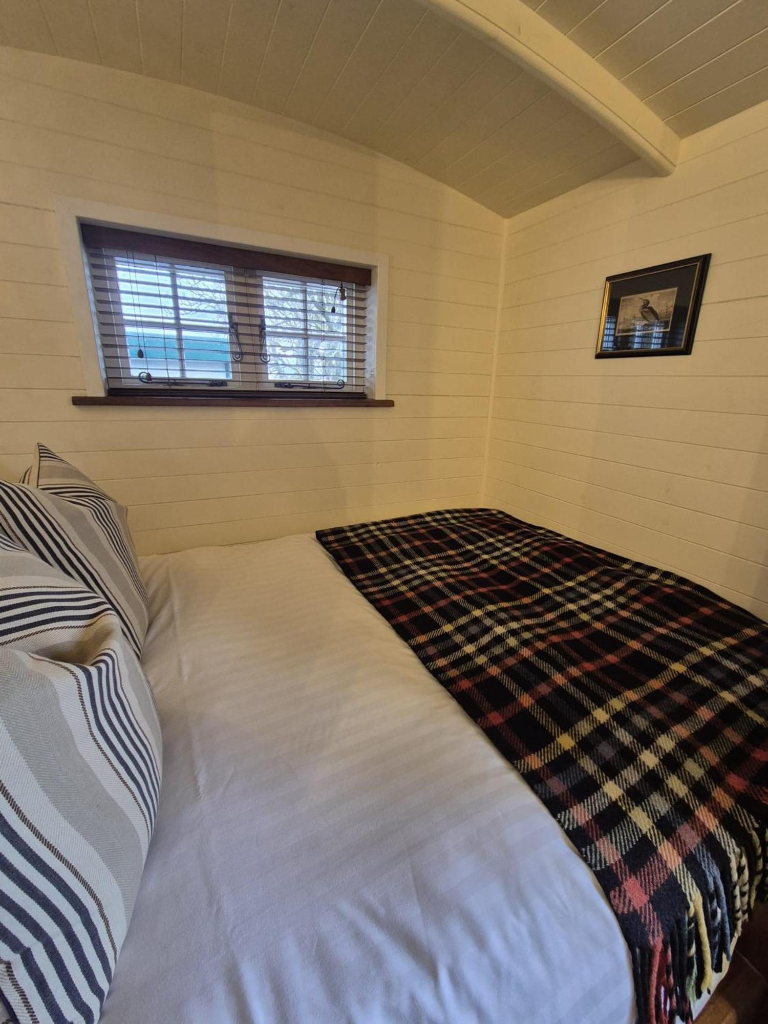 Corry Lodge Estate - Sheperds Huts Or Container Stays With Sea View Broadford (Isle of Skye) Kültér fotó